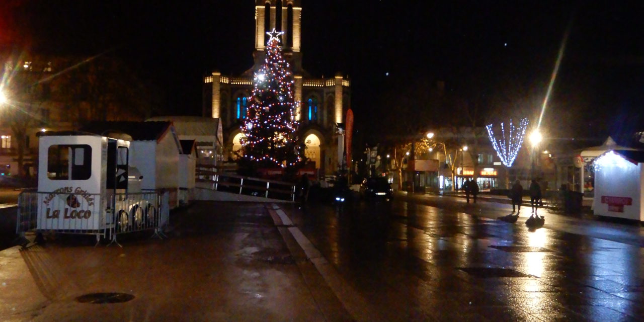 Des CRS gazent des enfants au marchÃ© de NoÃ«l de Saint-Etienne!